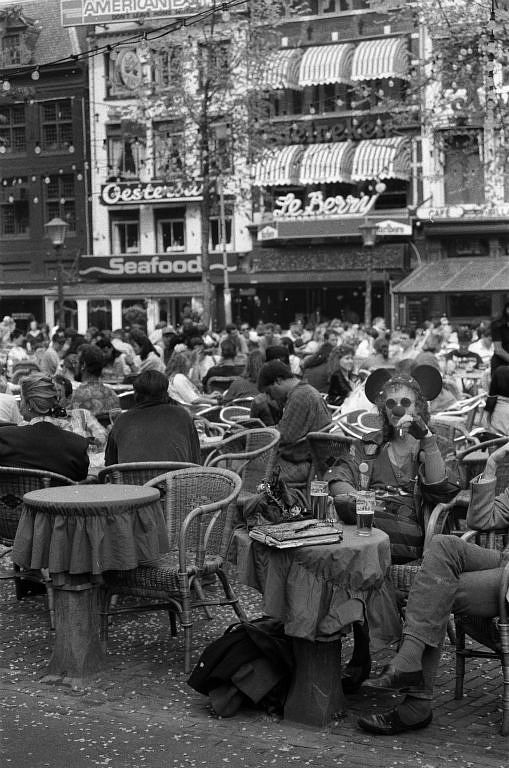 amsterdam street scene on queens day